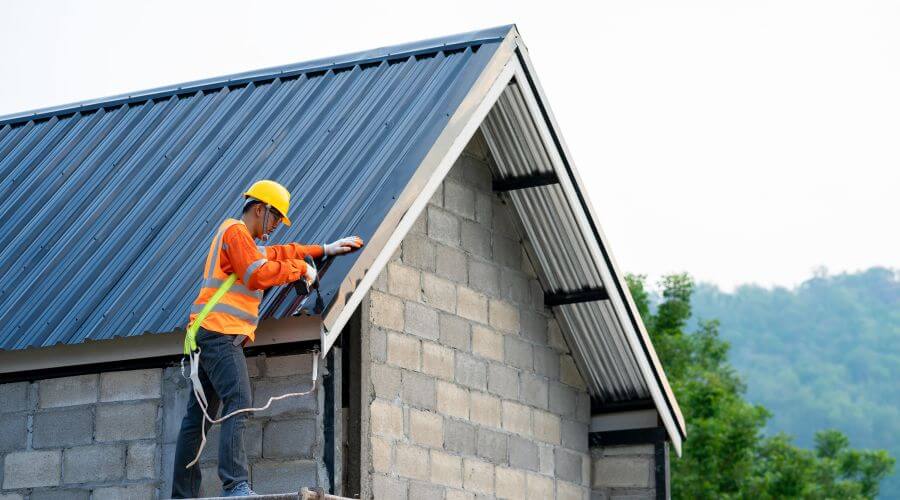 Professional gutter cleaning in Nitro, WV